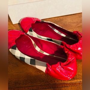 Burberry flat shoes